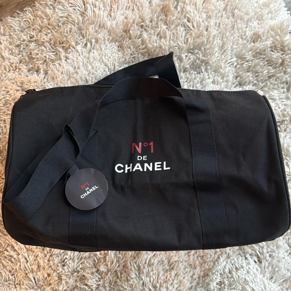 N°1 de Chanel Black Duffle Bag